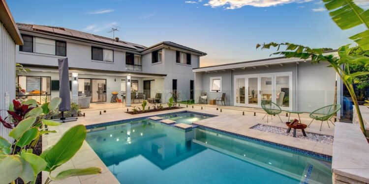 Sicilia Panorama 30 pool house in Brisbane during sunset